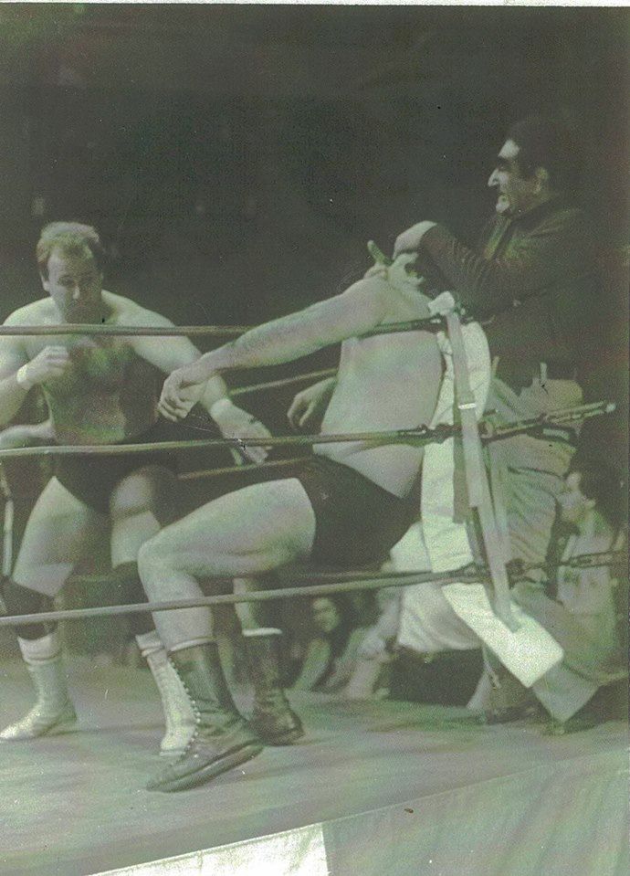 BEDLAM FROM BOSTON RON SHAW AND MY MANAGER WILD BULL CURRY DOUBLE TEAMING MY OPPONENT